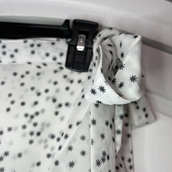 Nasty Gal White Silky Wrap‎ Mini Skirt with Black and Gray Starbursts - 4 - Picture 4 of 12